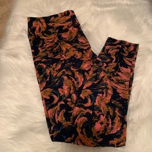 LuLaRoe Tall & Curvy Leggings